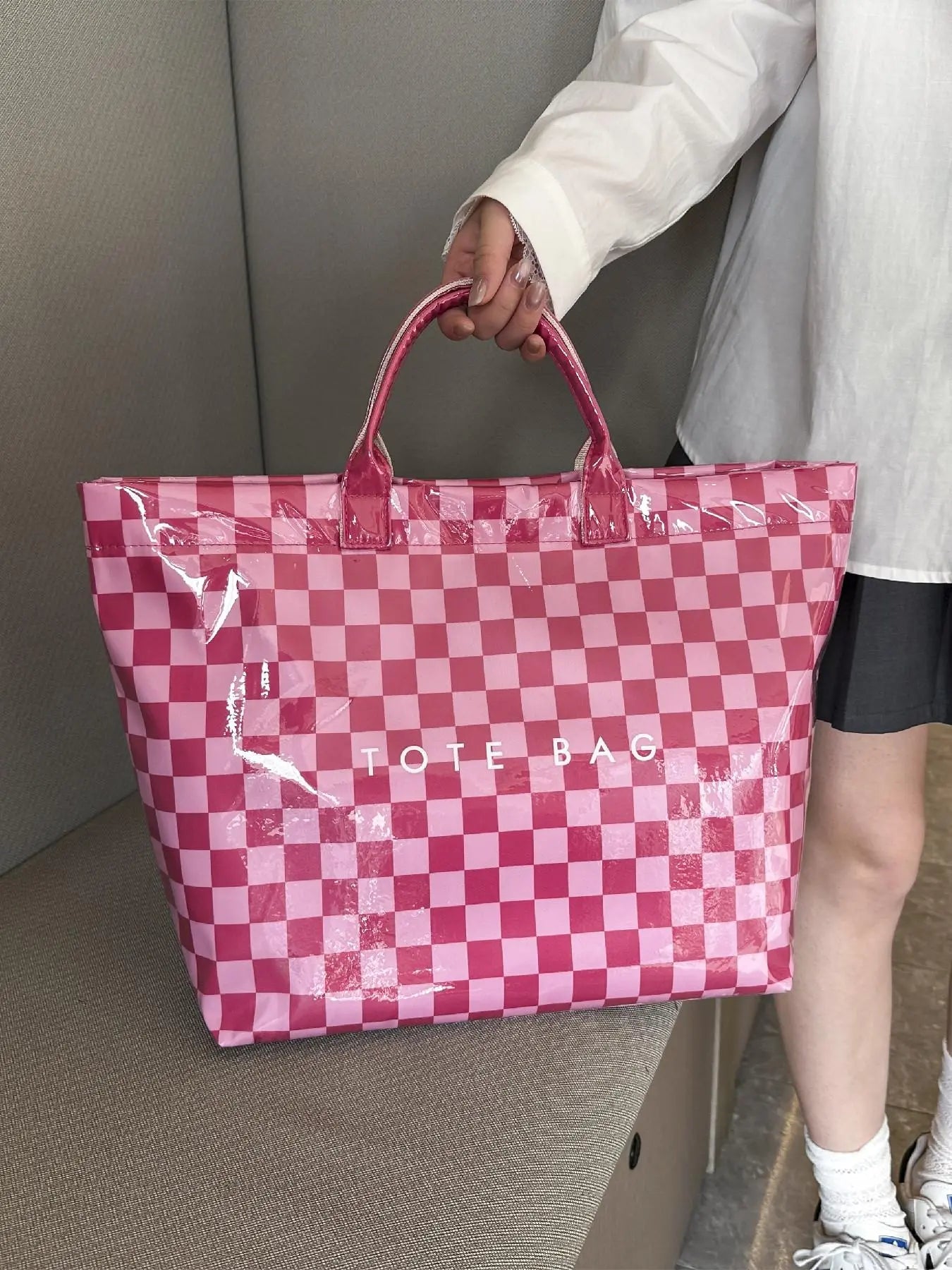 Women'S Simple and Stylish Multi-Color Striped Letter Tote Bag, Daily Large-Capacity Casual Easy-To-Match PVC Checkerboard Handbag, Jelly Tote Bag, Suitable for Various Occasions Such as Commuting, Traveling, Dating, Shopping, Etc., Commuter Tote