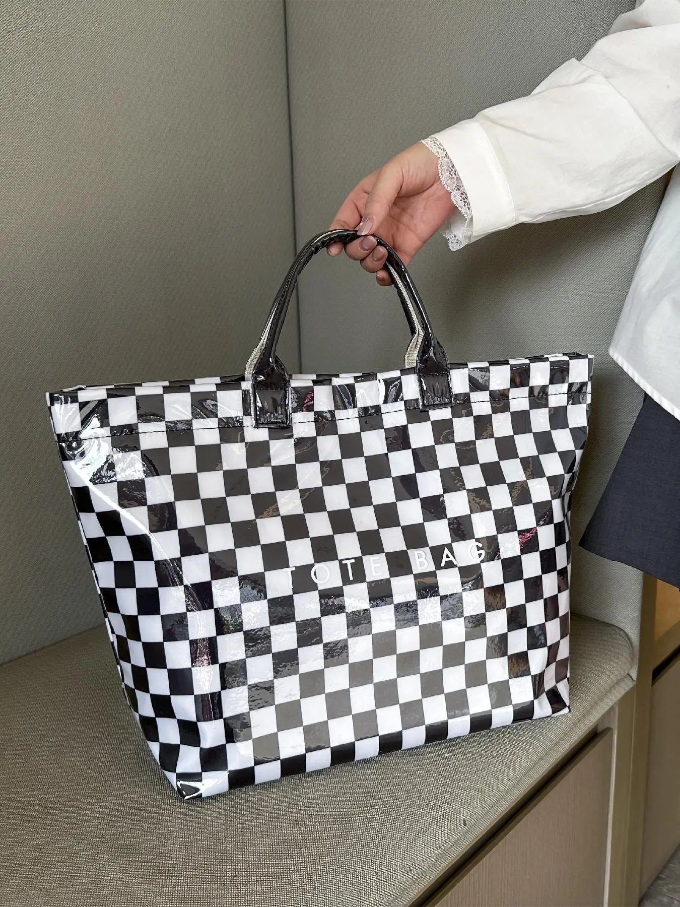 Women'S Simple and Stylish Multi-Color Striped Letter Tote Bag, Daily Large-Capacity Casual Easy-To-Match PVC Checkerboard Handbag, Jelly Tote Bag, Suitable for Various Occasions Such as Commuting, Traveling, Dating, Shopping, Etc., Commuter Tote