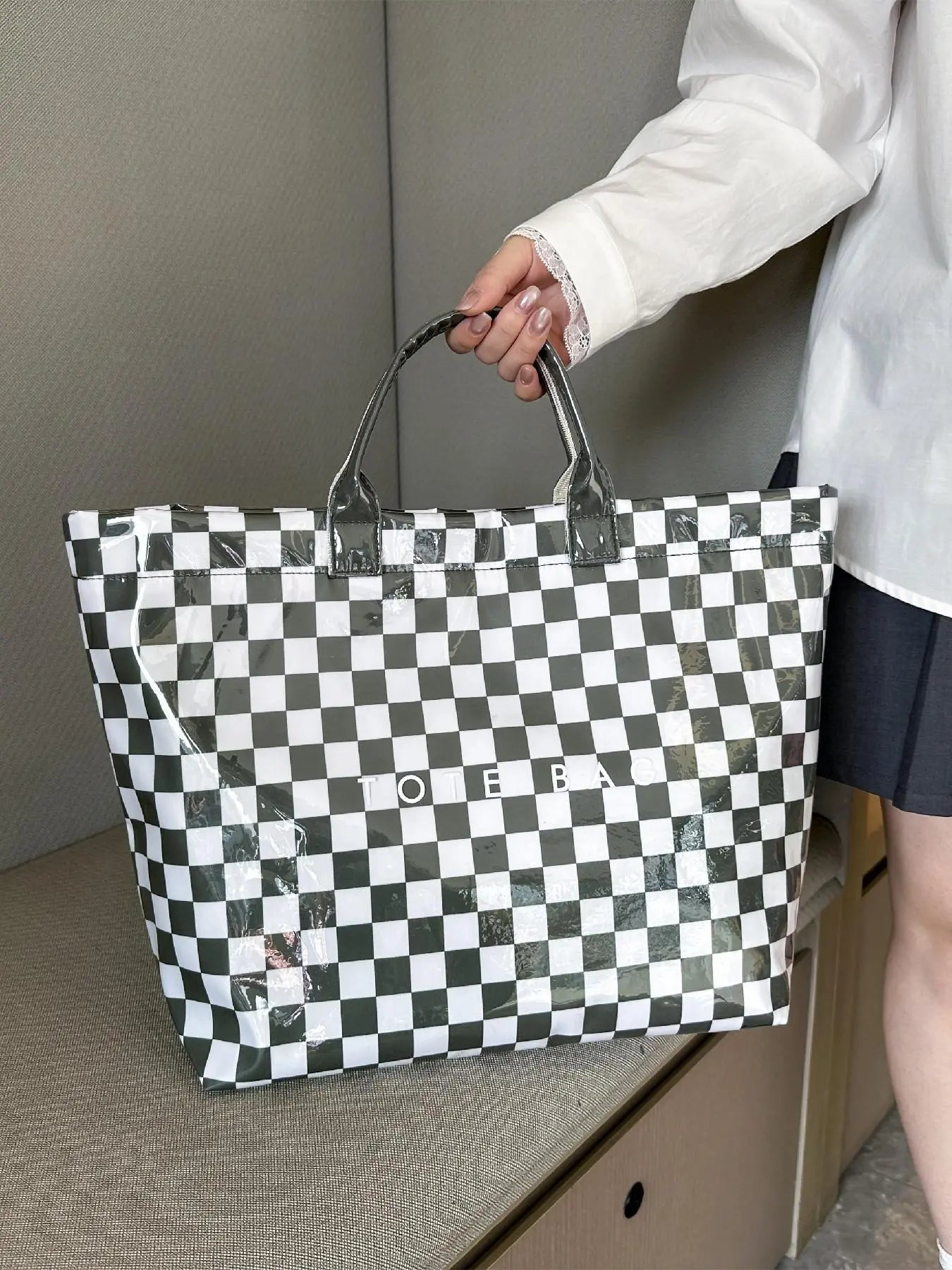 Women'S Simple and Stylish Multi-Color Striped Letter Tote Bag, Daily Large-Capacity Casual Easy-To-Match PVC Checkerboard Handbag, Jelly Tote Bag, Suitable for Various Occasions Such as Commuting, Traveling, Dating, Shopping, Etc., Commuter Tote