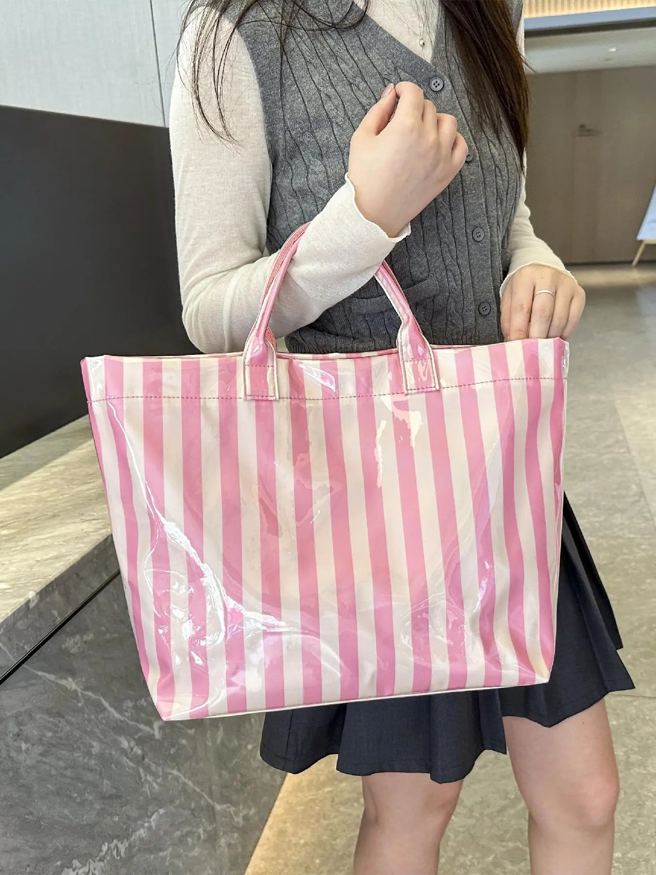 Women'S Simple and Stylish Multi-Color Striped Letter Tote Bag, Daily Large-Capacity Casual Easy-To-Match PVC Checkerboard Handbag, Jelly Tote Bag, Suitable for Various Occasions Such as Commuting, Traveling, Dating, Shopping, Etc., Commuter Tote